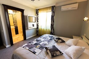 4Cardinal's Boutique