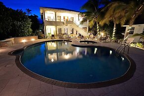 Cocotal Inn and Cabanas