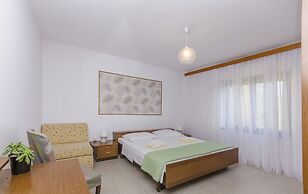 Apartments and Rooms Antee