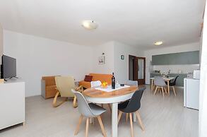 Apartments and Rooms Antee