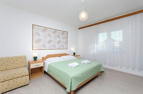 Apartments and Rooms Antee