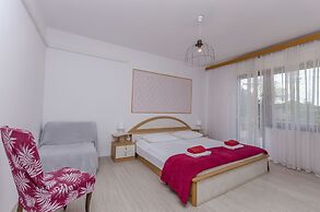 Apartments and Rooms Antee