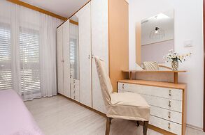 Apartments and Rooms Antee