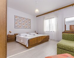 Apartments and Rooms Antee