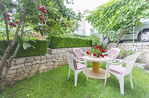 Apartment Peaceful Green Oasis