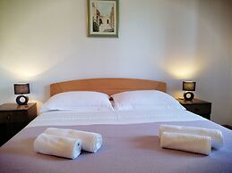 Apartments and Room Caric