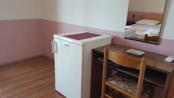 Apartments and Room Caric