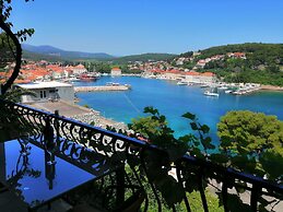 Apartments and Room Caric