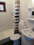 Apartments and Room Caric