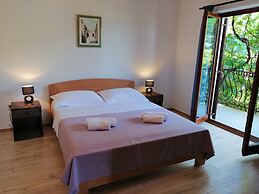 Apartments and Room Caric