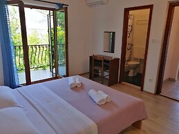 Apartments and Room Caric