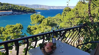 Apartments and Room Caric