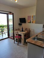 Apartments and Room Caric