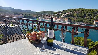 Apartments and Room Caric