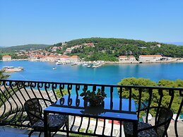 Apartments and Room Caric