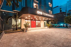 Super OYO Townhouse 2 Hotel Gunung Sahari