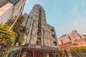 Super OYO Townhouse 2 Hotel Gunung Sahari