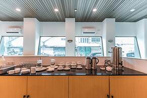 Super OYO Townhouse 2 Hotel Gunung Sahari