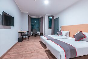 Super OYO Townhouse 2 Hotel Gunung Sahari