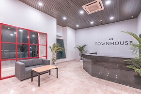 Super OYO Townhouse 2 Hotel Gunung Sahari