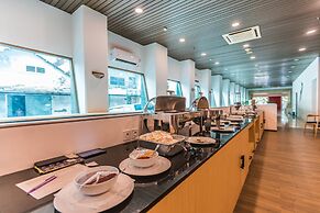 Super OYO Townhouse 2 Hotel Gunung Sahari