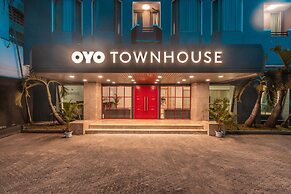 Super OYO Townhouse 2 Hotel Gunung Sahari