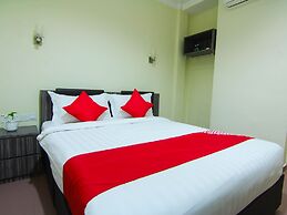 OYO 43915 T P Hotel