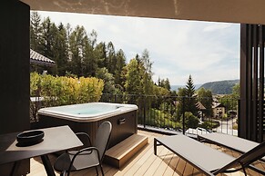 Waldrast - Forestside Living