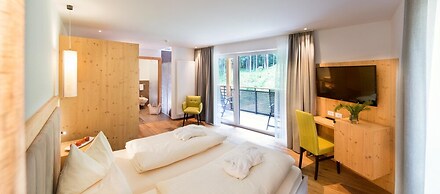 Waldrast - Forestside Living