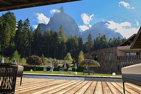 Waldrast - Forestside Living