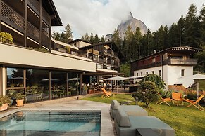Waldrast - Forestside Living