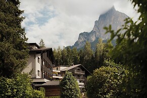 Waldrast - Forestside Living