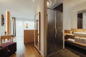 Waldrast - Forestside Living