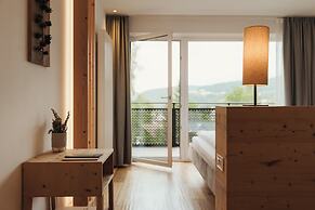 Waldrast - Forestside Living