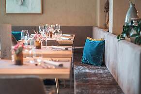 Waldrast - Forestside Living