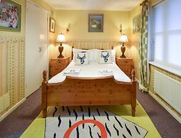 Large 3 Bed Sleep 6 Central MK