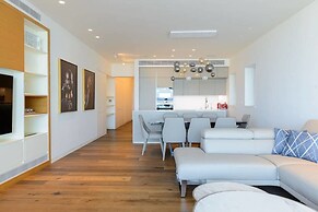 Luxury 2BR on the water by HolyGuest