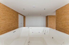Private 5 Star 1 Bedroom Apartment on SkyTower