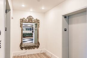 Kompose Boutique Hotel