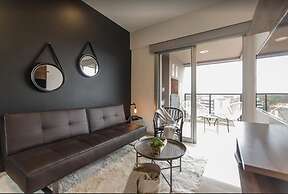 Modern 1 BR Apartment