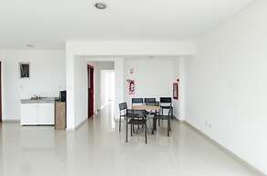 Modern 1 BR Apartment