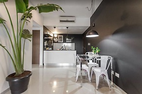 Modern 1 BR Apartment