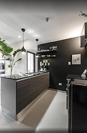 Modern 1 BR Apartment