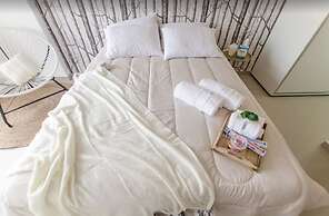 Modern 1 BR Apartment