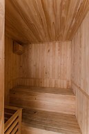 Modern 1 BR Apartment