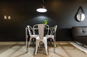 Modern 1 BR Apartment