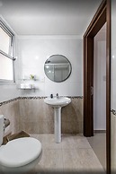 Modern 1 BR Apartment