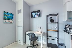 Panoramic Lakeview in a Luxury Downtown Oasis