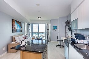 Panoramic Lakeview in a Luxury Downtown Oasis