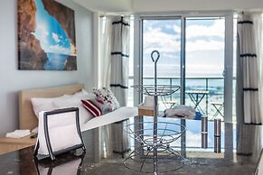 Panoramic Lakeview in a Luxury Downtown Oasis